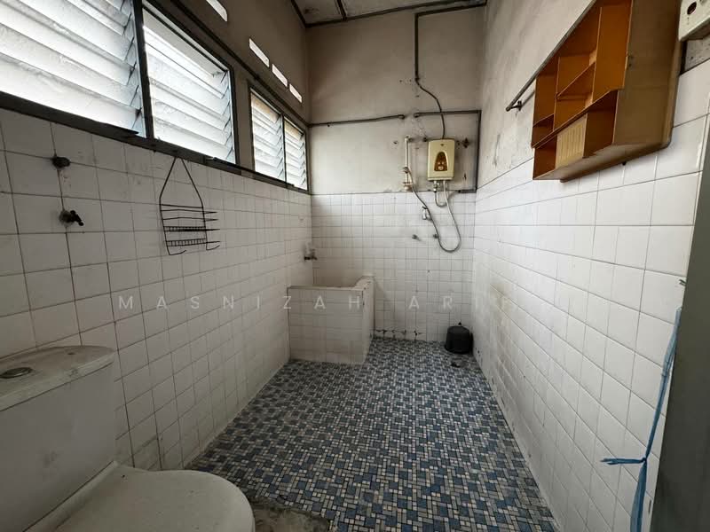 Rumah Teres 2 Tingkat untuk Dijual di Banting (Selangor) - Masnizah Arifin - Bathroom - PropertyGuru.com.my