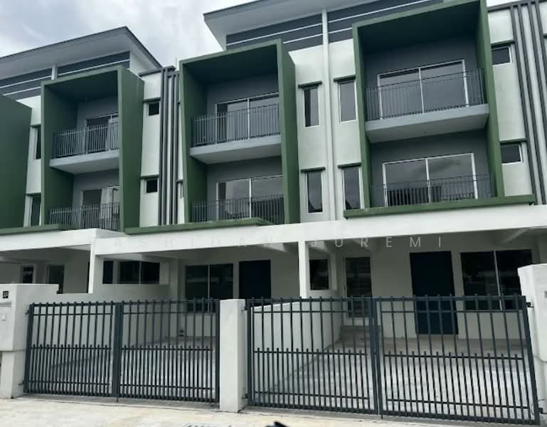 3-storey Terraced House for Sale in Batang Kali (Selangor) - Rashidah Juremi - Exterior - PropertyGuru.com.my