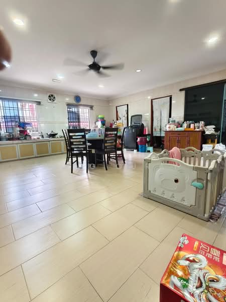 2-storey Terraced House for Sale in Taman Johor Jaya (Johor Bahru) - Wong Ouray - Kitchen - PropertyGuru.com.my