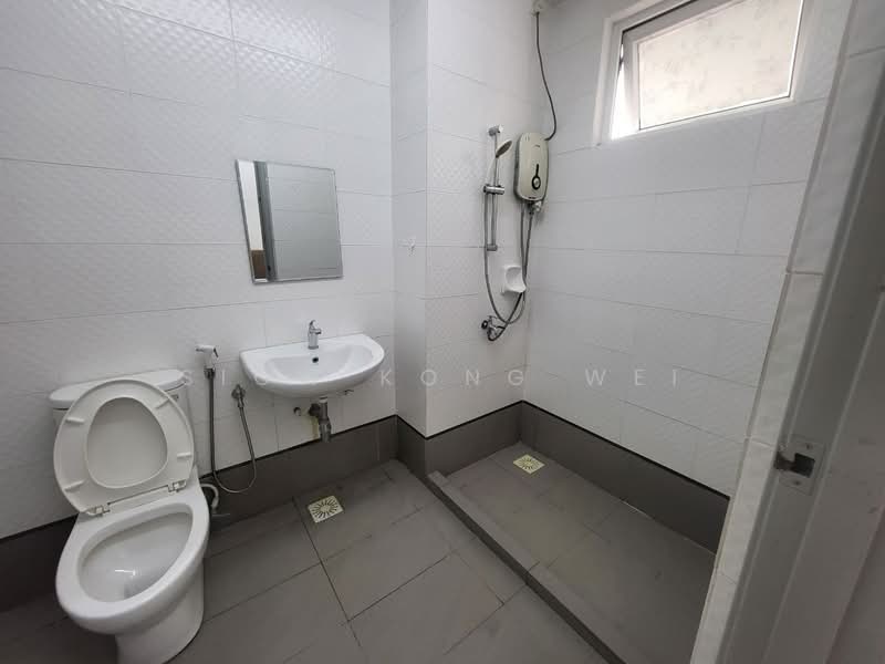 Service Residence for Sale at Seasons Amara Larkin - Siow Kong Wei - Bathroom - PropertyGuru.com.my