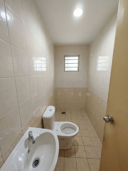 Semi-Detached House for Sale in Sungai Buloh (Selangor) - Suki Tan - Bathroom - PropertyGuru.com.my