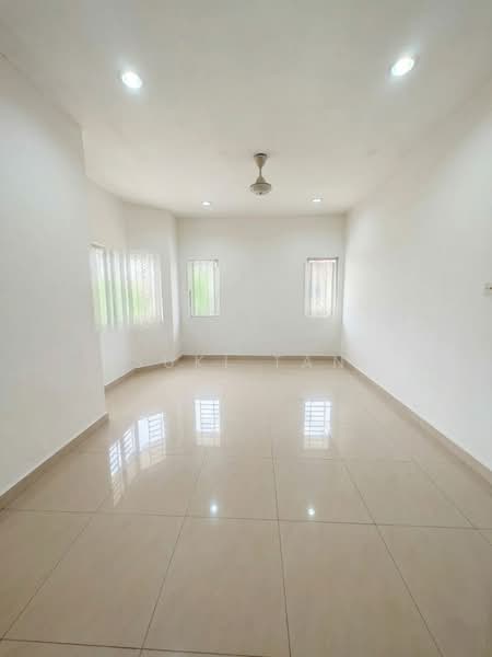 Semi-Detached House for Sale in Sungai Buloh (Selangor) - Suki Tan - Living Room - PropertyGuru.com.my