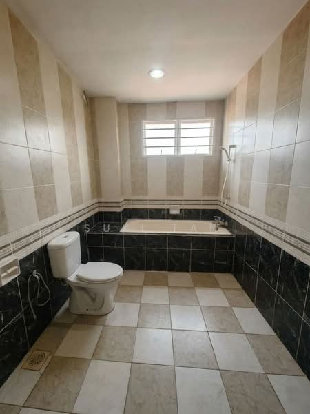 Semi-Detached House for Sale in Sungai Buloh (Selangor) - Suki Tan - Bathroom - PropertyGuru.com.my