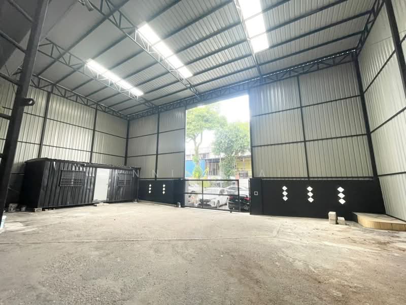 Factory for Rent in Taman Perindustrian Cemerlang (Ulu Tiram) - Annie Chai - Exterior - PropertyGuru.com.my