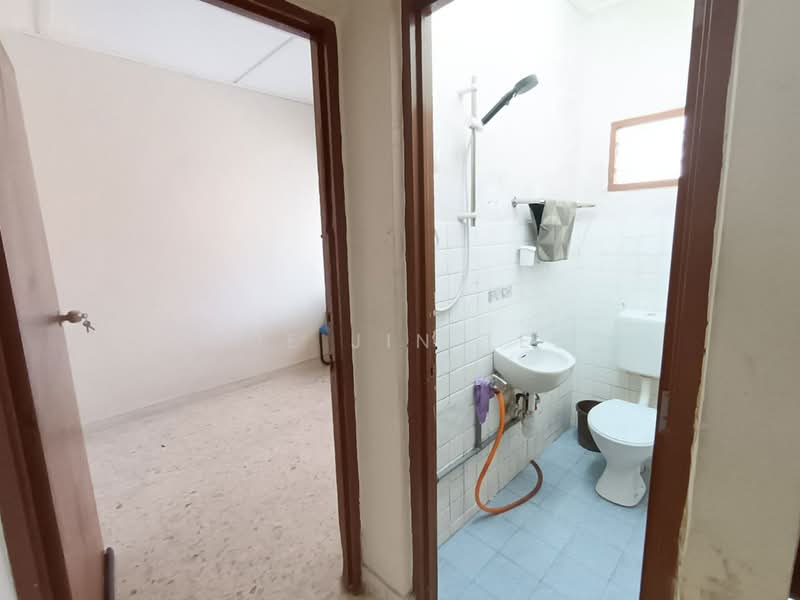 Rumah Teres 2 Tingkat untuk Disewa di Taman Pelangi (Johor Bahru) - Sue Jin Tee - Bathroom - PropertyGuru.com.my