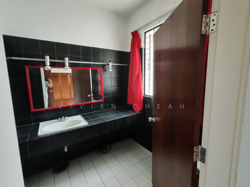 Rumah Banglo untuk Disewa di George Town (Penang) - Vivien Cheah - Bathroom - PropertyGuru.com.my