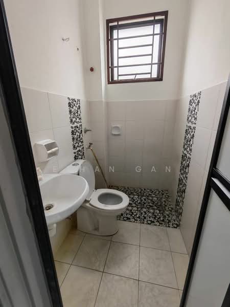 Rumah Teres 1 Tingkat untuk Dijual di Setia Eco Gardens (Gelang Patah) - Ethan Gan - Bathroom - PropertyGuru.com.my