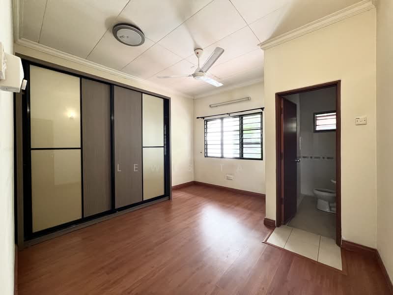 Rumah Teres 2 Tingkat untuk Dijual di Bandar Tun Hussein Onn (Cheras) - Lewis Tam - PropertyGuru.com.my