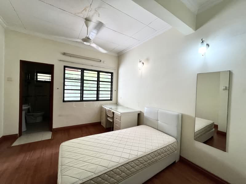Rumah Teres 2 Tingkat untuk Dijual di Bandar Tun Hussein Onn (Cheras) - Lewis Tam - PropertyGuru.com.my