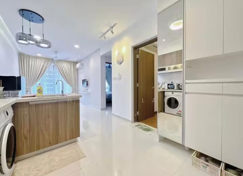 Kediaman Servis untuk Dijual di Country Garden Central Park - Healer Lau - Living Room - PropertyGuru.com.my