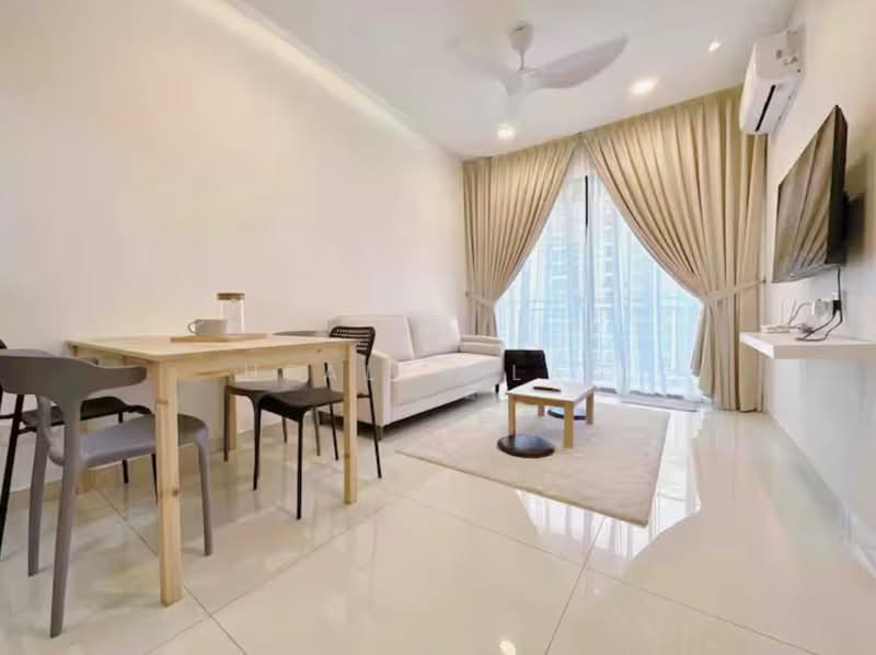 Kediaman Servis untuk Dijual di Country Garden Central Park - Healer Lau - Living Room - PropertyGuru.com.my