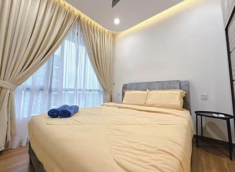 Kediaman Servis untuk Dijual di Country Garden Central Park - Healer Lau - Bedroom - PropertyGuru.com.my
