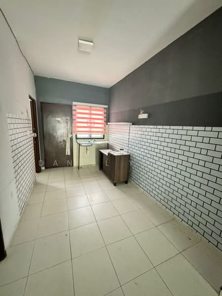 2.5-storey Terraced House for Sale in Taman Scientex Pasir Gudang (Pasir Gudang) - Daniel Yong - Kitchen - PropertyGuru.com.my