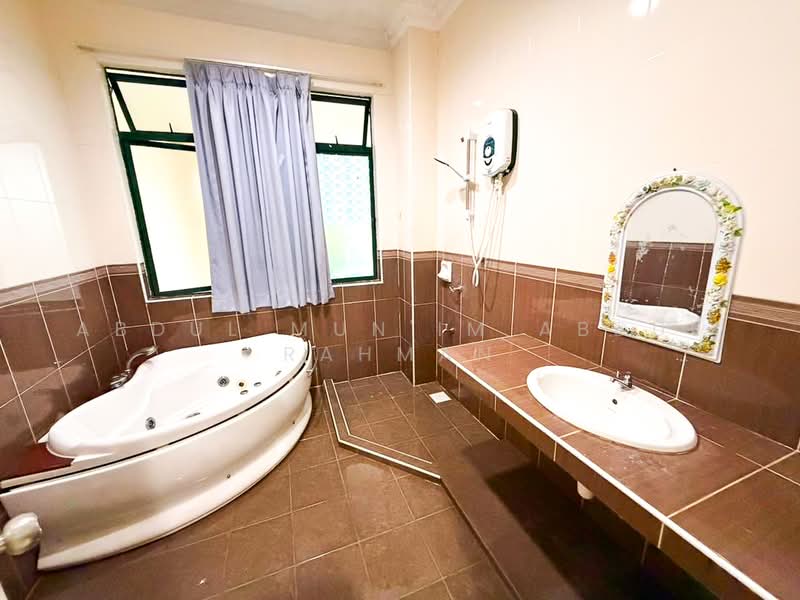 2-storey Terraced House for Rent in Kota Warisan (Sepang) - Abdul Mun'im Abdul Rahman - Bathroom - PropertyGuru.com.my