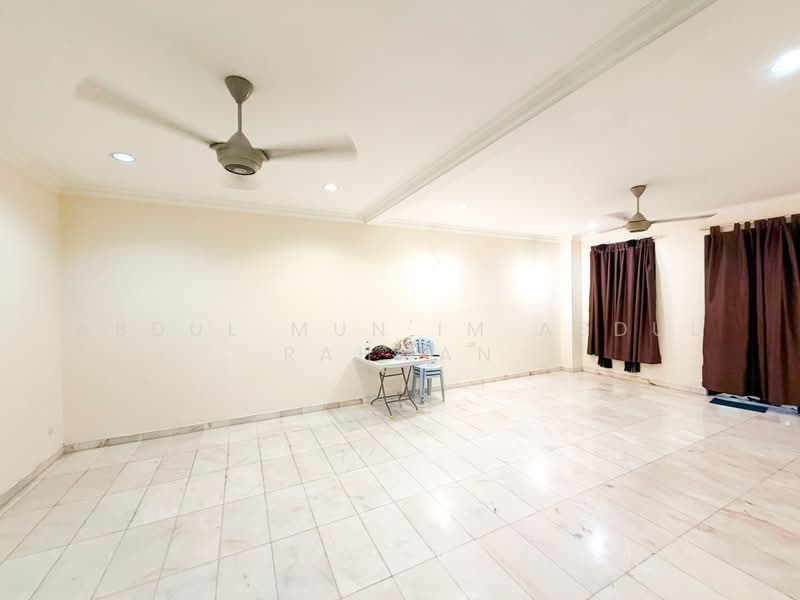 2-storey Terraced House for Rent in Kota Warisan (Sepang) - Abdul Mun'im Abdul Rahman - Living Room - PropertyGuru.com.my
