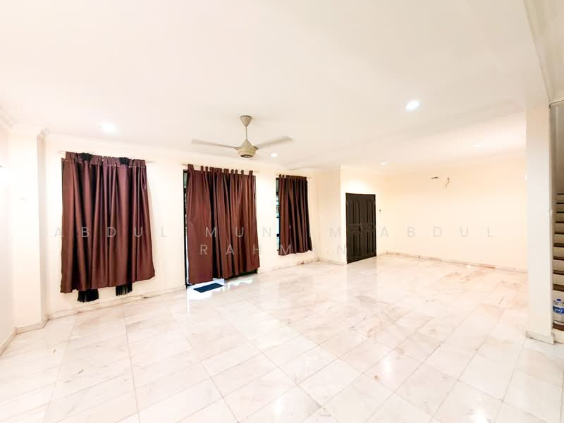 2-storey Terraced House for Rent in Kota Warisan (Sepang) - Abdul Mun'im Abdul Rahman - Living Room - PropertyGuru.com.my