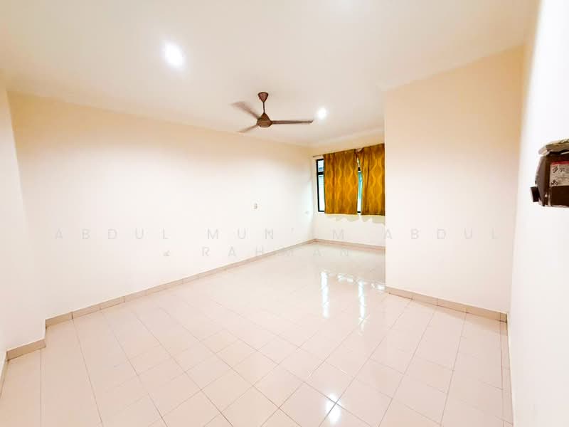 2-storey Terraced House for Rent in Kota Warisan (Sepang) - Abdul Mun'im Abdul Rahman - Living Room - PropertyGuru.com.my