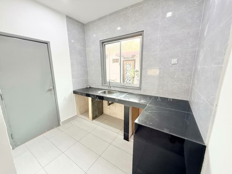 1-storey Terraced House for Sale in Bandar Mahkota Banting (Tanjong Duabelas) - Tasya Ruslan - Kitchen - PropertyGuru.com.my