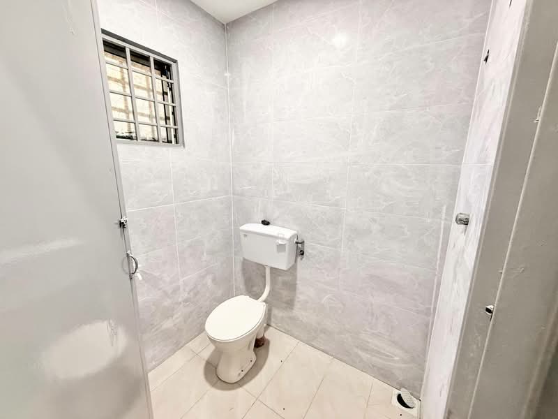 1-storey Terraced House for Sale in Bandar Mahkota Banting (Tanjong Duabelas) - Tasya Ruslan - Bathroom - PropertyGuru.com.my