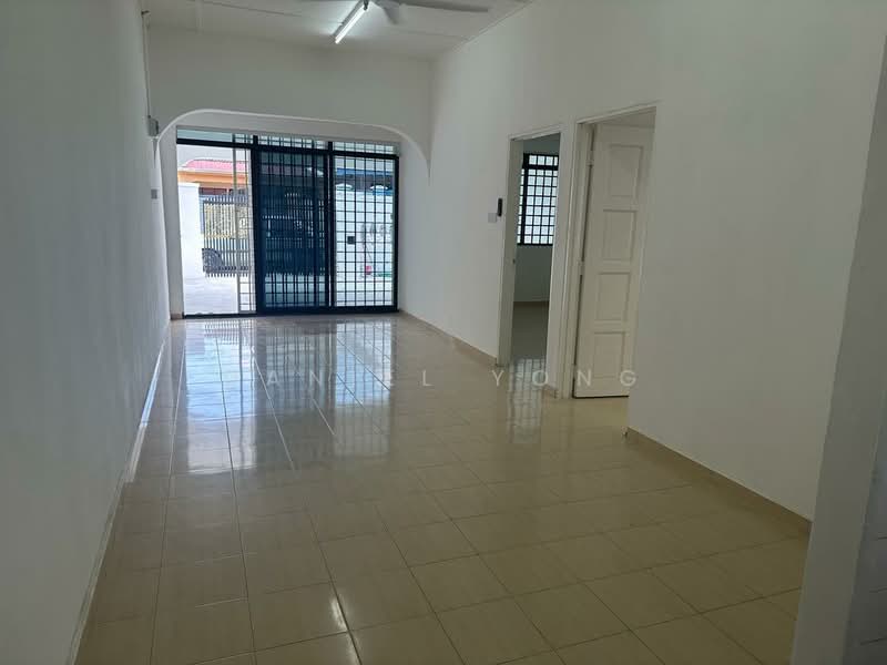 Rumah Teres 1 Tingkat untuk Dijual di Taman Universiti (Skudai) - Daniel Yong - Living Room - PropertyGuru.com.my