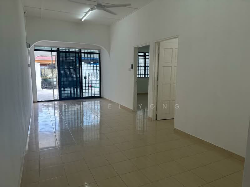 Rumah Teres 1 Tingkat untuk Dijual di Taman Universiti (Skudai) - Daniel Yong - Living Room - PropertyGuru.com.my