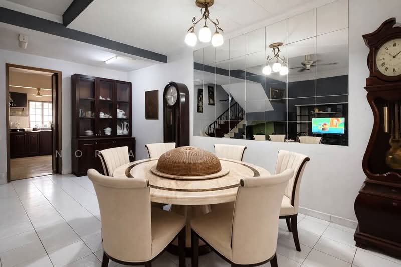 Terraced House for Sale in Taman Bukit Subang (Shah Alam) - Nor Azdlin Adnan - Dining Room - PropertyGuru.com.my