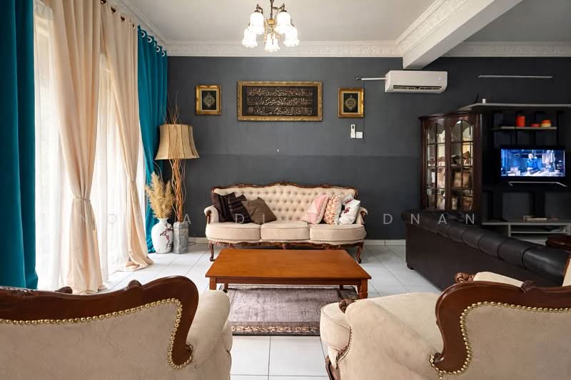 Terraced House for Sale in Taman Bukit Subang (Shah Alam) - Nor Azdlin Adnan - Living Room - PropertyGuru.com.my