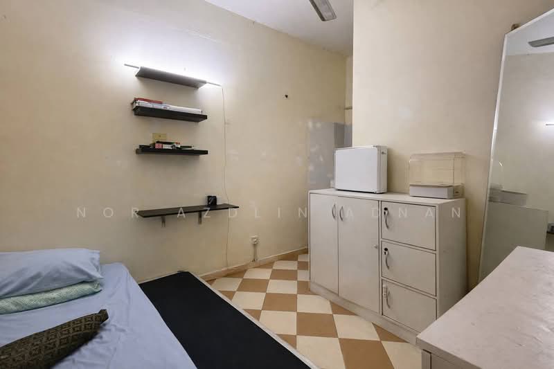 Terraced House for Sale in Taman Bukit Subang (Shah Alam) - Nor Azdlin Adnan - Bedroom - PropertyGuru.com.my