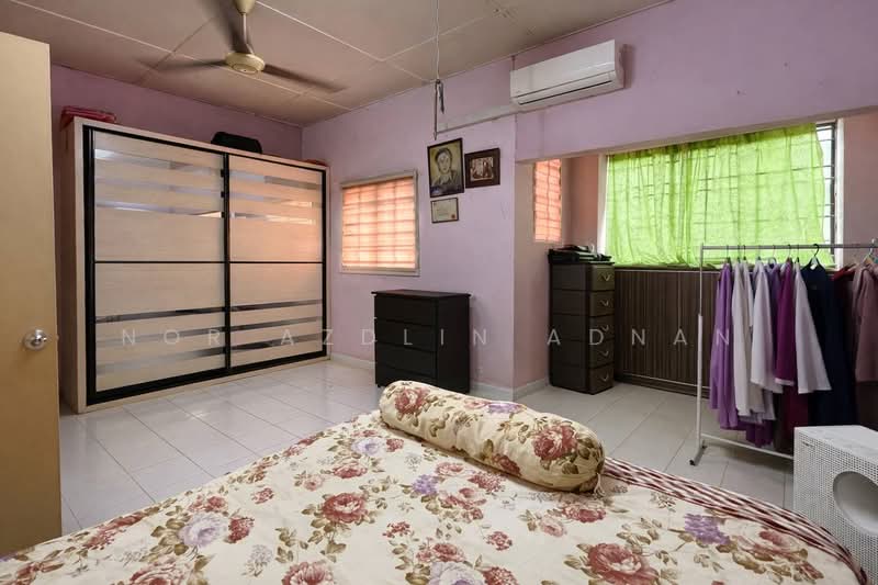 Terraced House for Sale in Taman Bukit Subang (Shah Alam) - Nor Azdlin Adnan - Bedroom - PropertyGuru.com.my