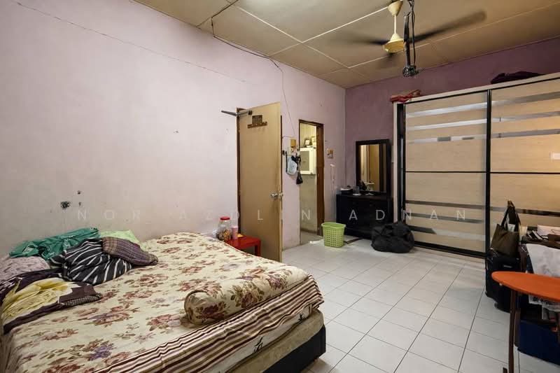 Terraced House for Sale in Taman Bukit Subang (Shah Alam) - Nor Azdlin Adnan - Bedroom - PropertyGuru.com.my