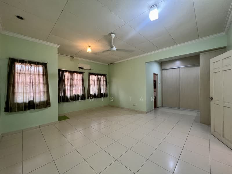 Rumah Teres 2 Tingkat untuk Dijual di Bandar Tun Hussein Onn (Cheras) - Lewis Tam - Living Room - PropertyGuru.com.my