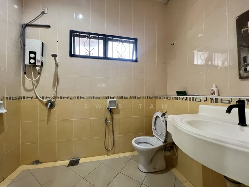 Rumah Teres 2 Tingkat untuk Dijual di Bandar Tun Hussein Onn (Cheras) - Lewis Tam - Bathroom - PropertyGuru.com.my