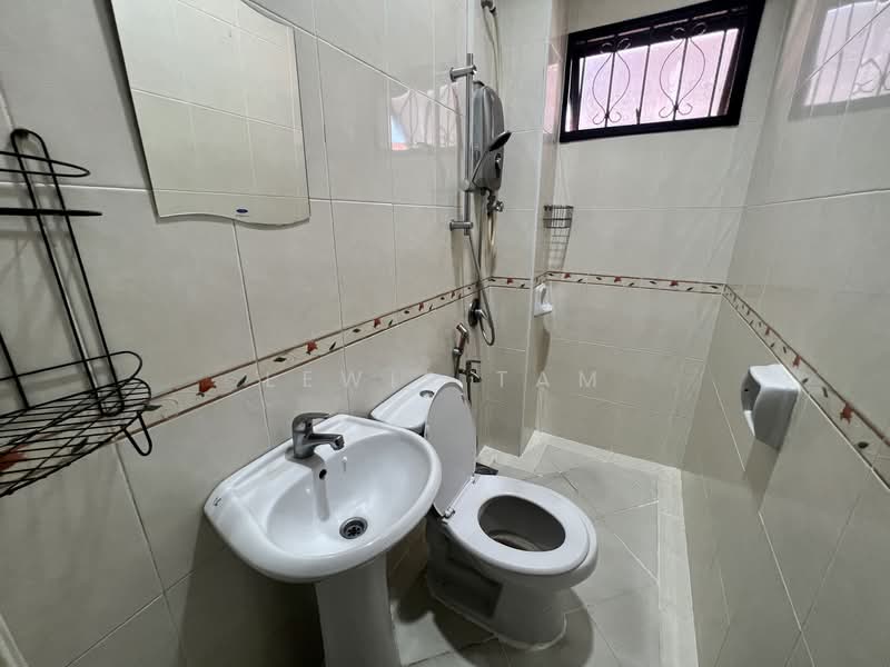Rumah Teres 2 Tingkat untuk Dijual di Bandar Tun Hussein Onn (Cheras) - Lewis Tam - Bathroom - PropertyGuru.com.my