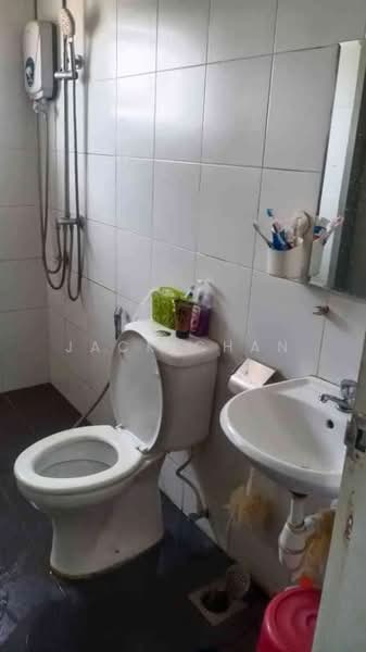 Servis Apartment untuk Dijual di VIM 3 @ Desa Park North - Jack Chan - Bathroom - PropertyGuru.com.my