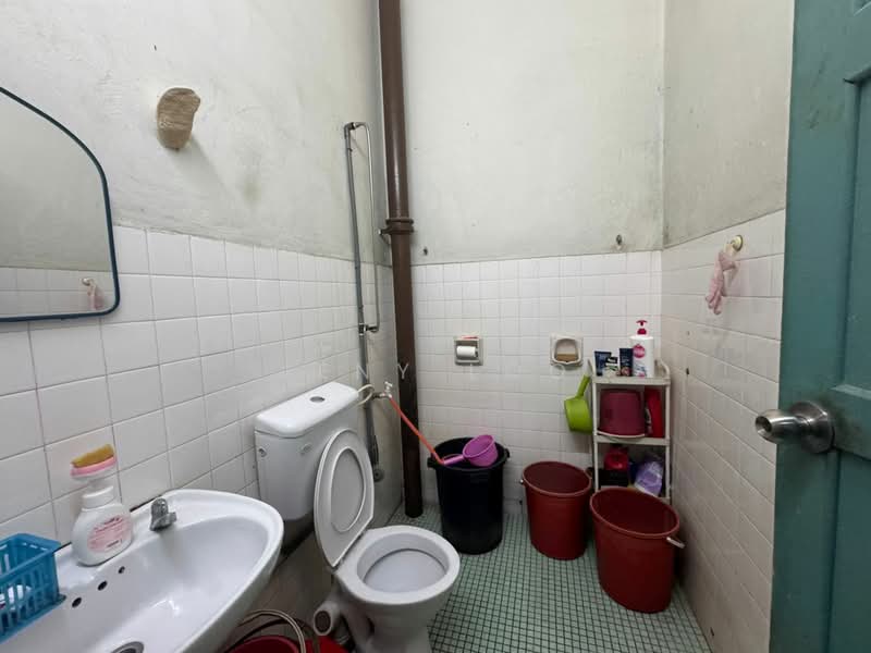 1-storey Terraced House for Sale in Taman Perling (Perling) - Jeny Loo - Bathroom - PropertyGuru.com.my