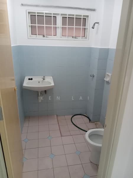 Pangsapuri untuk Dijual di Seri Puri - Ken Lai - Bathroom - PropertyGuru.com.my