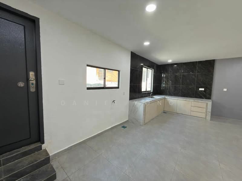 2-storey Terraced House for Sale in Taman Molek (Johor Bahru) - Daniel Yong - Kitchen - PropertyGuru.com.my