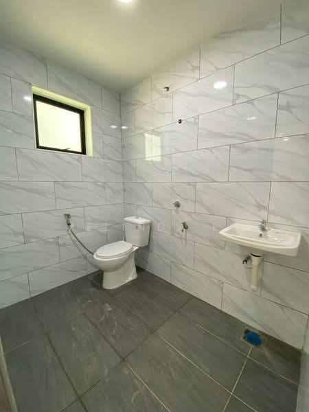Semi-Detached House for Sale in Taman Majidee (Johor Bahru) - Melinda Ee - Bathroom - PropertyGuru.com.my