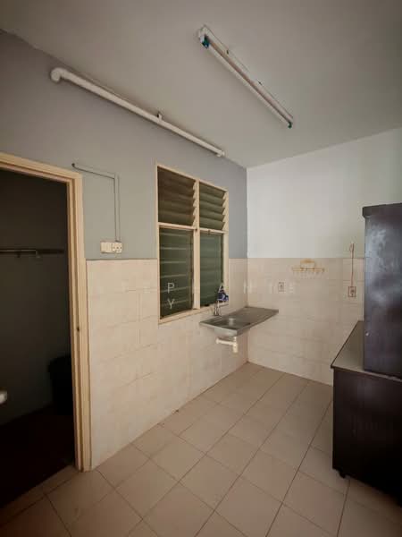 Pangsapuri untuk Disewa di Villa Krystal @ Bandar Selesa Jaya - Stephanie Yap - Kitchen - PropertyGuru.com.my