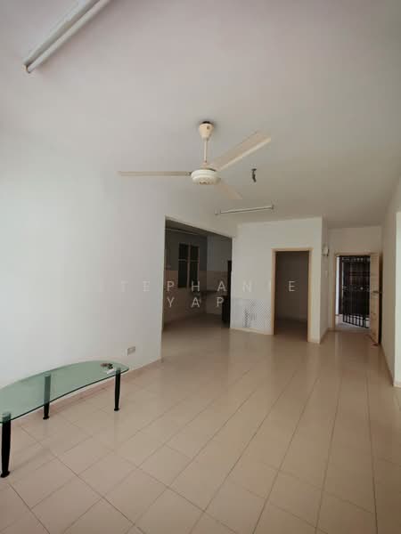 Pangsapuri untuk Disewa di Villa Krystal @ Bandar Selesa Jaya - Stephanie Yap - Living Room - PropertyGuru.com.my