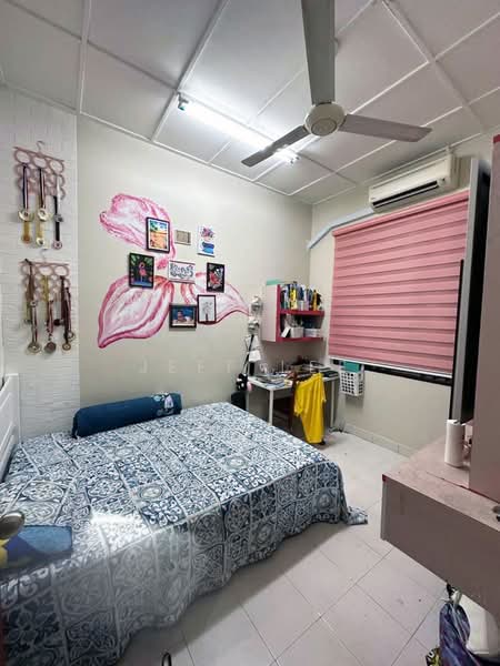 Rumah Teres 1.5 Tingkat untuk Dijual di Taman Pelangi Indah (Ulu Tiram) - Jeff Lee - Bedroom - PropertyGuru.com.my