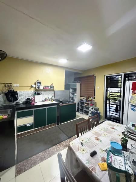 Rumah Teres 1.5 Tingkat untuk Dijual di Taman Pelangi Indah (Ulu Tiram) - Jeff Lee - Kitchen - PropertyGuru.com.my