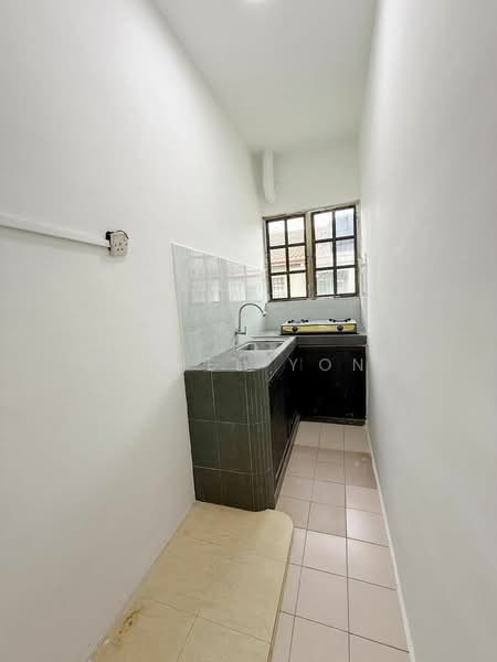 Townhouse for Sale in Bandar Seri Alam (Masai) - Daniel Yong - Kitchen - PropertyGuru.com.my