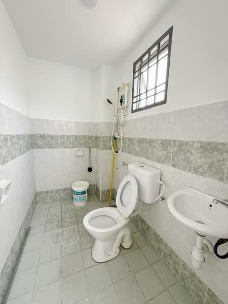 Townhouse for Sale in Bandar Seri Alam (Masai) - Daniel Yong - Bathroom - PropertyGuru.com.my
