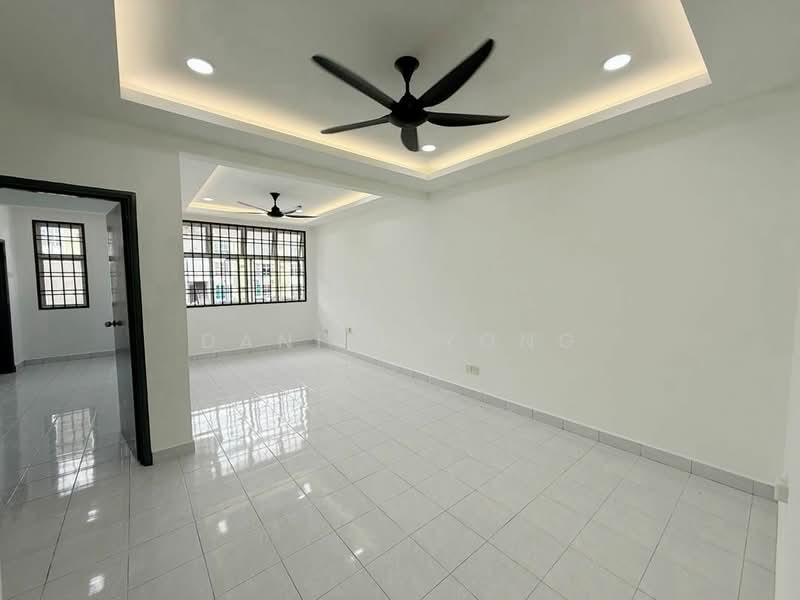 Townhouse for Sale in Bandar Seri Alam (Masai) - Daniel Yong - Living Room - PropertyGuru.com.my