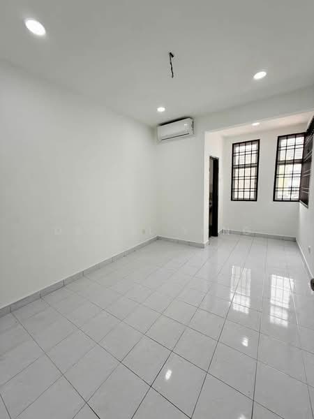 Townhouse for Sale in Bandar Seri Alam (Masai) - Daniel Yong - Living Room - PropertyGuru.com.my