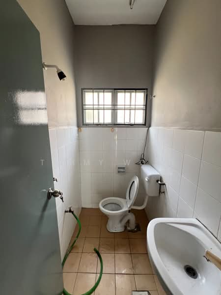 2-storey Terraced House for Sale in Taman Lestari Perdana (Seri Kembangan) - Tommy Wong - Bathroom - PropertyGuru.com.my