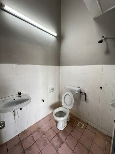 2-storey Terraced House for Sale in Taman Lestari Perdana (Seri Kembangan) - Tommy Wong - Bathroom - PropertyGuru.com.my