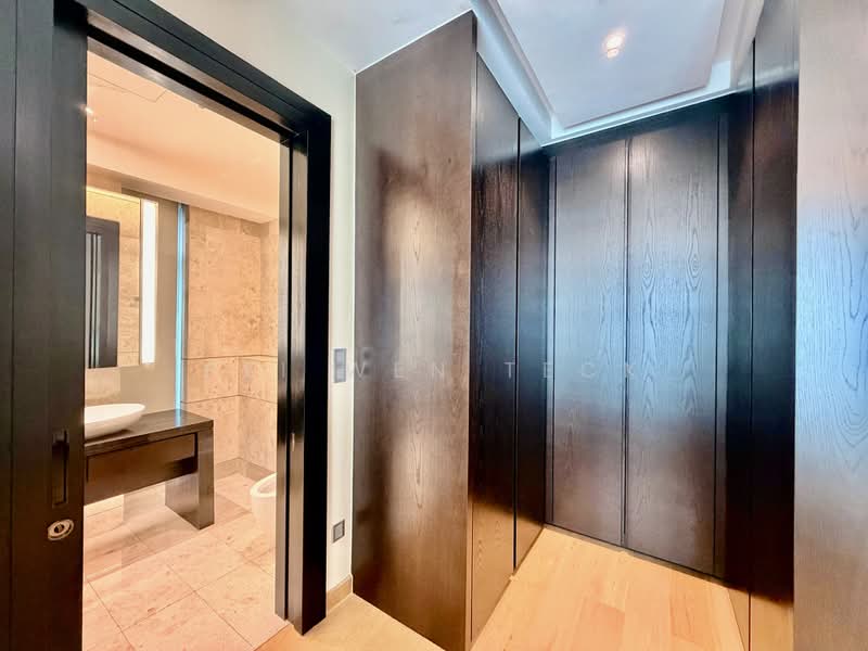 Servis Apartment untuk Dijual di The Ritz-Carlton Residences - Pei Wen Teck - Wardrobe - PropertyGuru.com.my