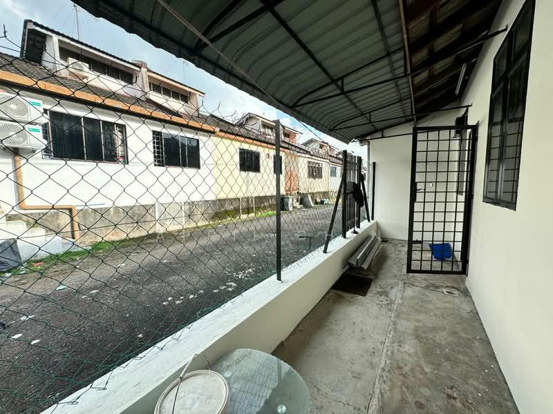 Rumah Teres 1.5 Tingkat untuk Disewa di Taman Molek (Johor Bahru) - April Chin - Exterior - PropertyGuru.com.my